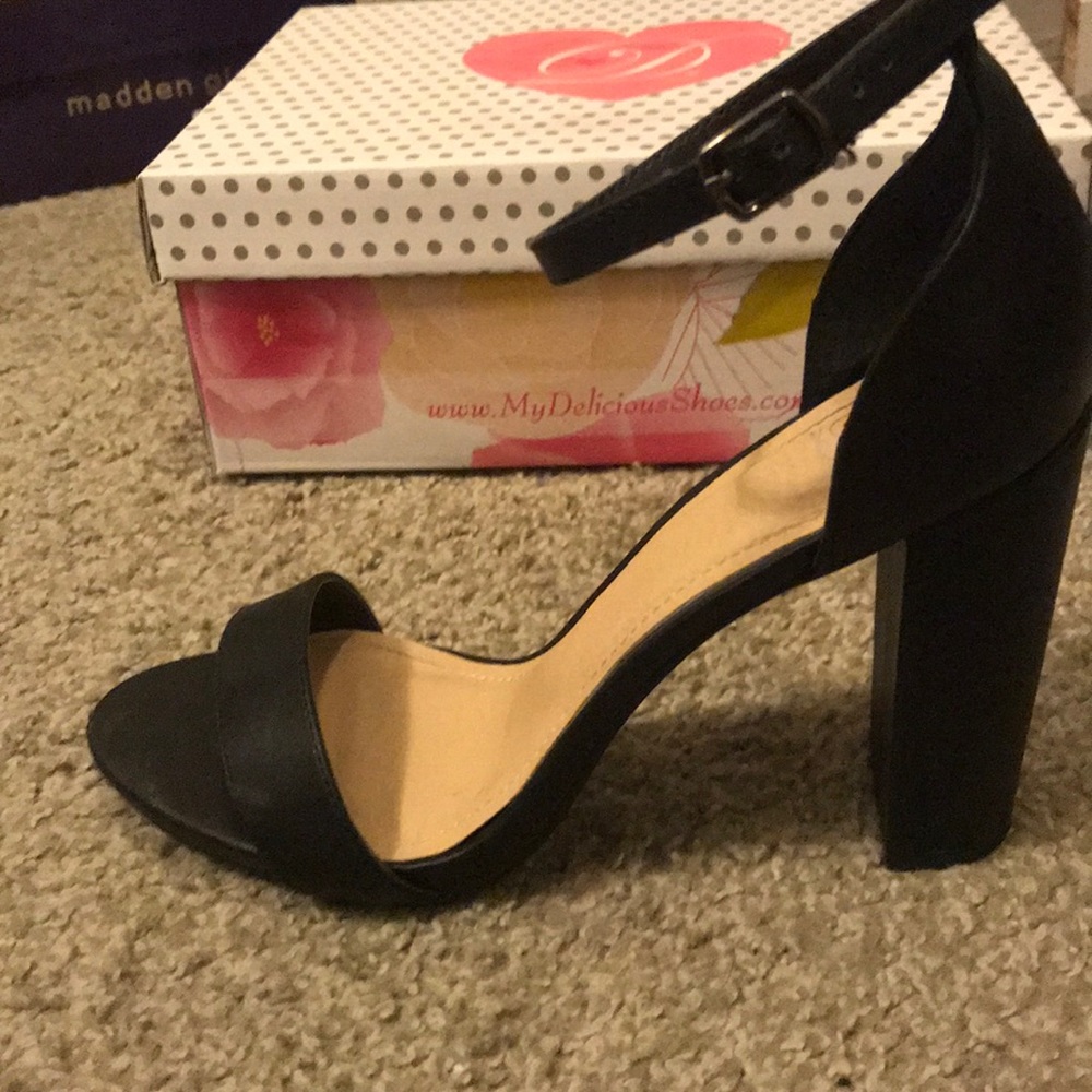 Black Block Heels - Picture 2 of 2